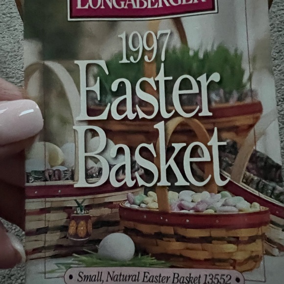 Vintage 1997 Longaberger small Easter basket with liner and plastic insert - Picture 3 of 4